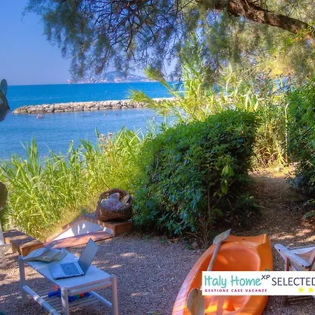Large Garden With Private Access - Villa *