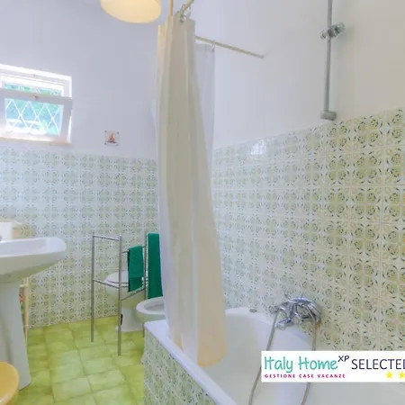 Villa Large Garden With Private Access - *
