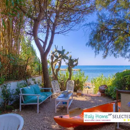 Large Garden With Private Access - Villa Formia