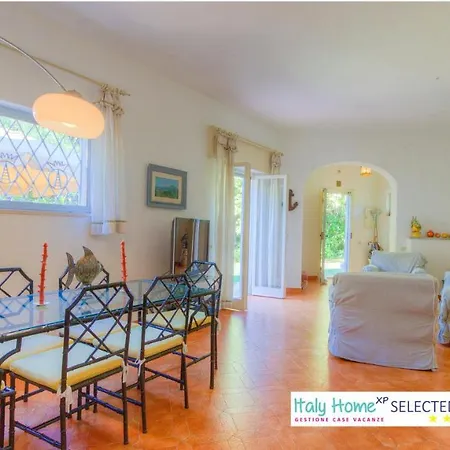 Large Garden With Private Access - * Formia