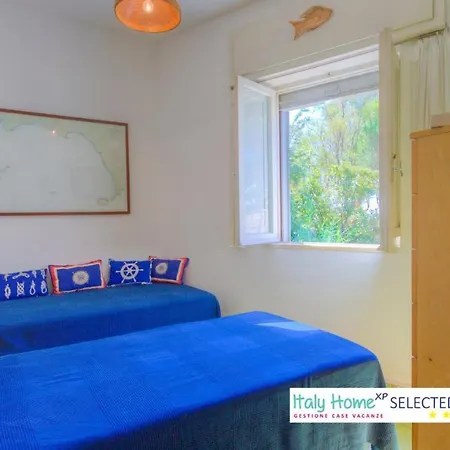 Large Garden With Private Access - * Formia