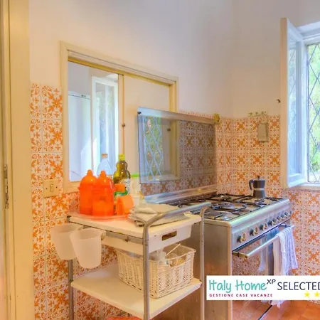 Large Garden With Private Access - Villa Formia